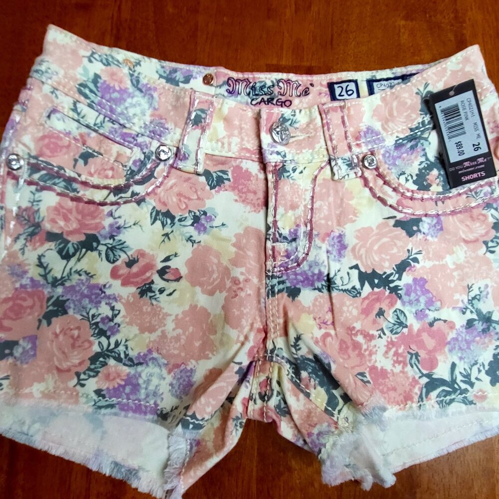 Miss Me ~ Sz 26 ~ Floral Shorts ~ NWT